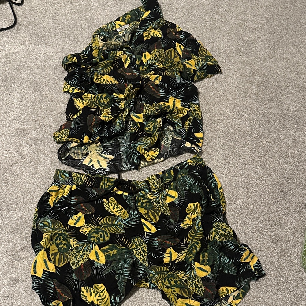 Tropical Leaf Print Men's Shirt and Shorts Set